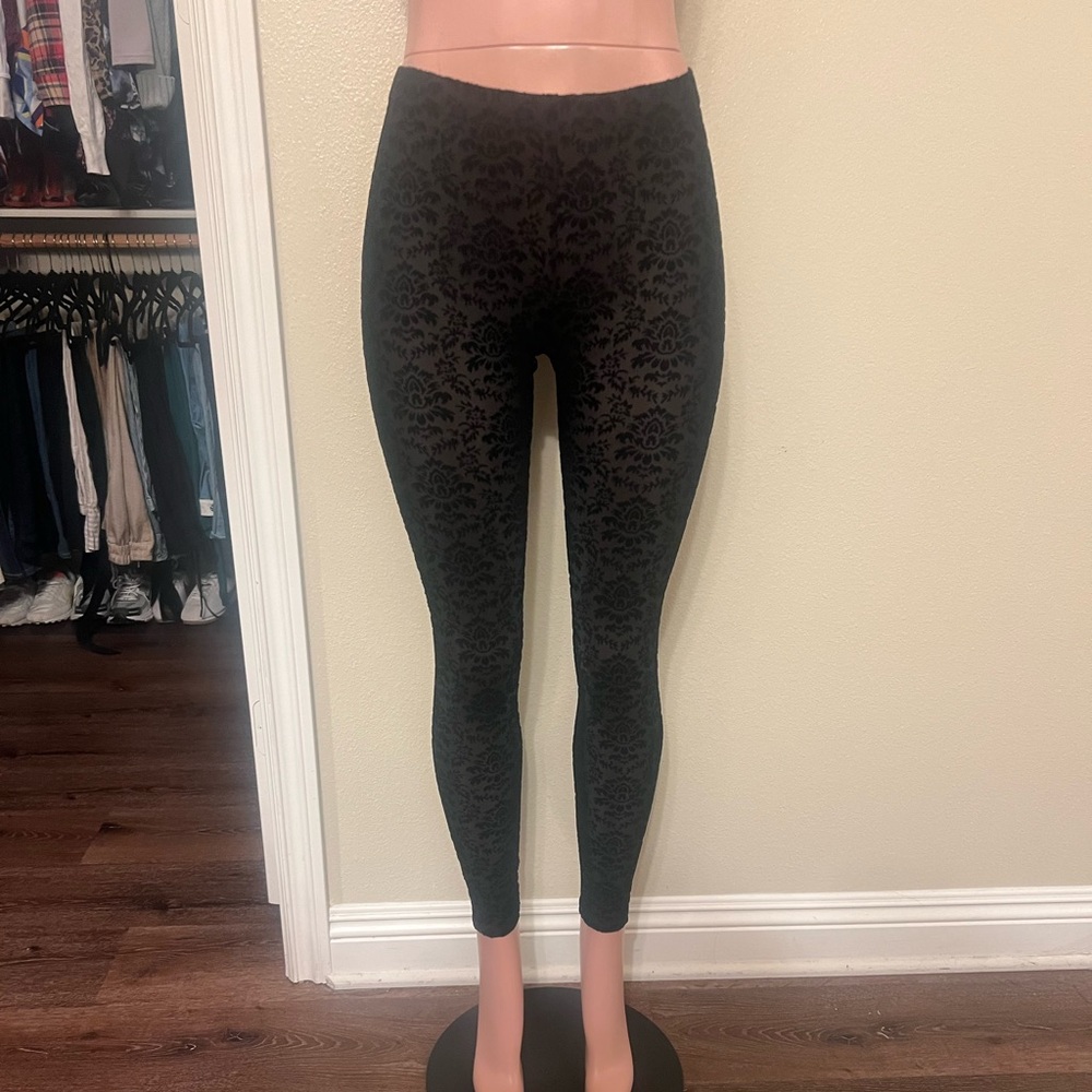Black Damask Velvet Leggings. Size S. Will fit M. Great fit!